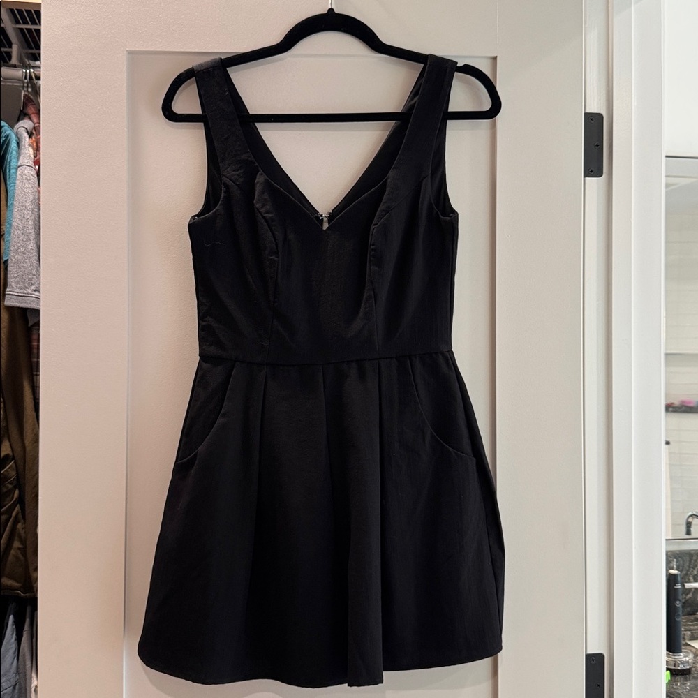 Mi Ami Classic Black Top - Picture 1 of 3